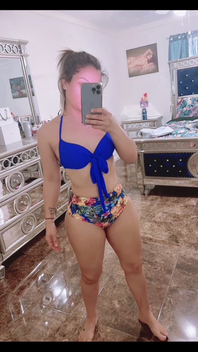 My Sexy Thick Aunt. Help me find her nudes I been looking for her she’s my aunt but damn she got ass