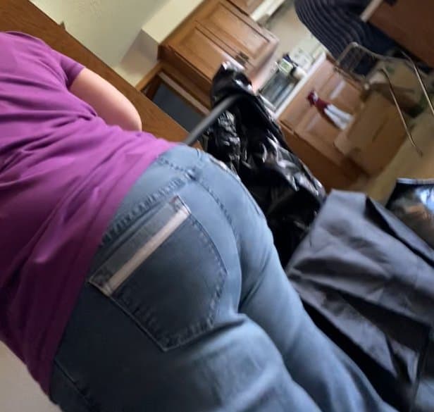 Thick Ass Gilf Helps Her Dad David Move While I Take Creepshots