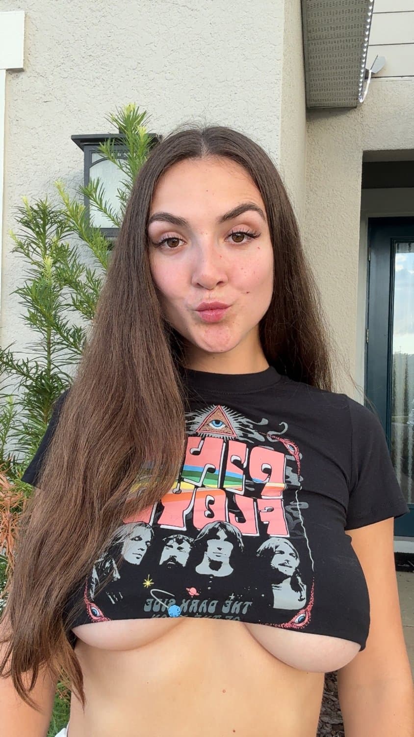 I love men who love to suck tits!