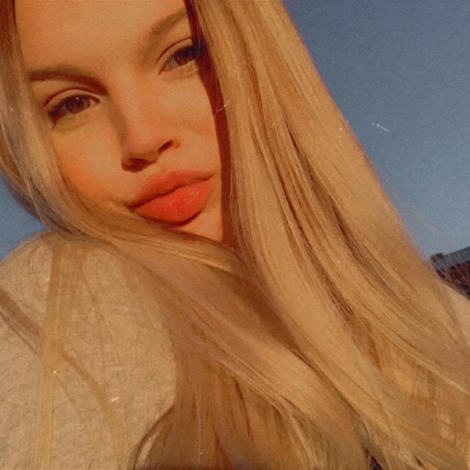 She doesnt care about her bf at parties