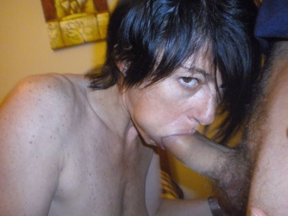 Elena la puttanona pompinara succhiacazzi di mia moglie