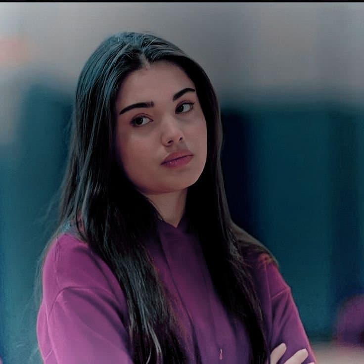 Lizge comet muito linda essa maravilha de mulher ??