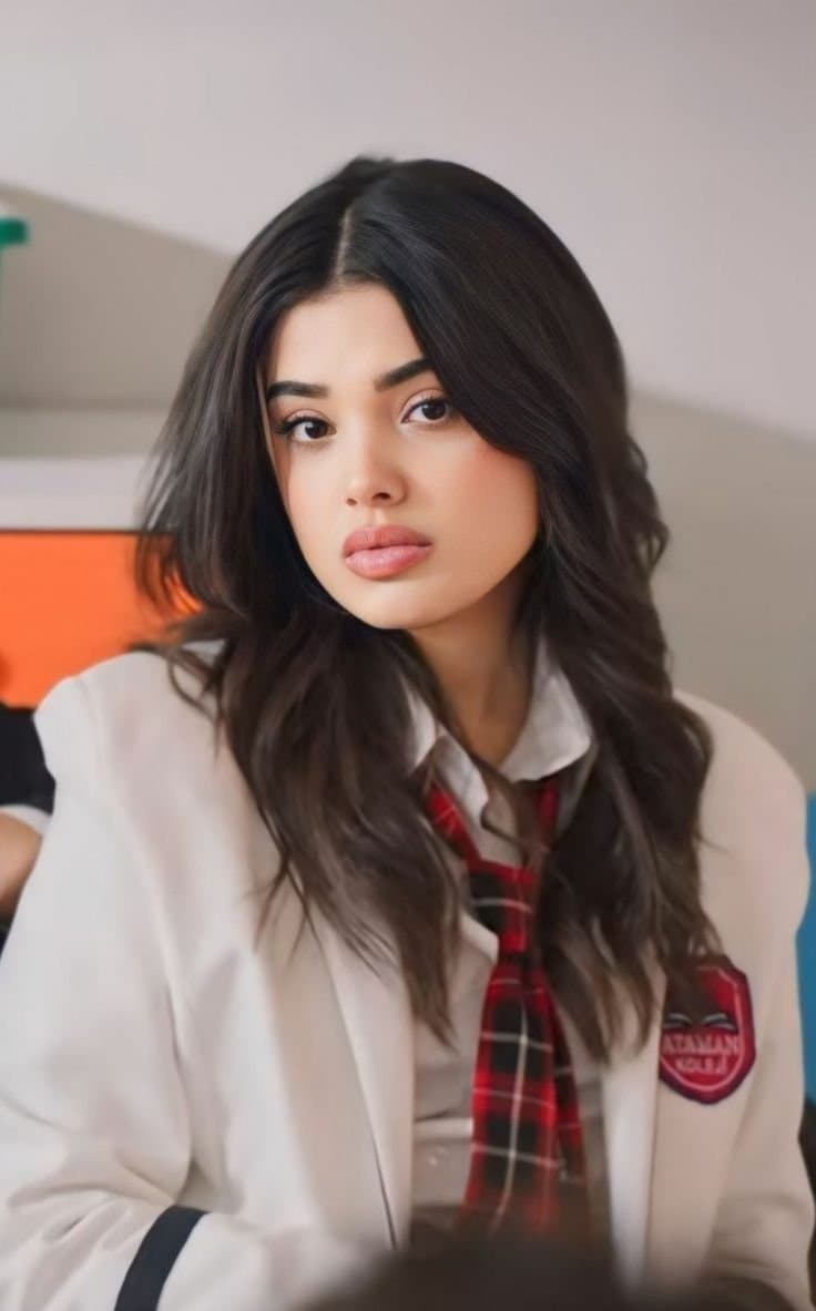 Lizge comet muito linda essa maravilha de mulher ??