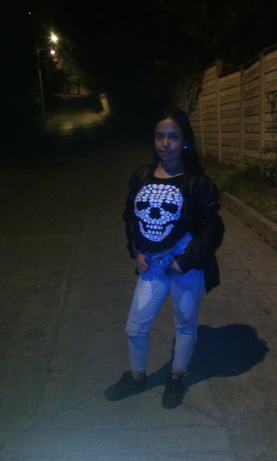 Una noche me follaron entre 5 señores maduros en un bosque y disfrute ??quedar llena de semen