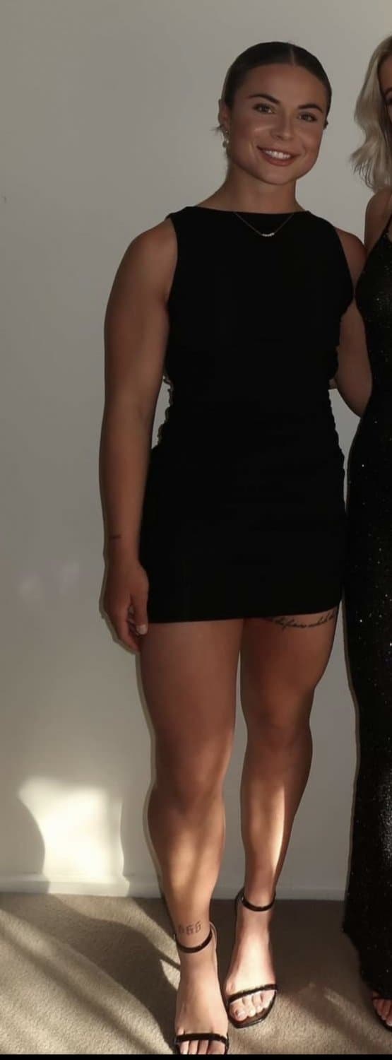 Aussie fitness model loves flaunting her body