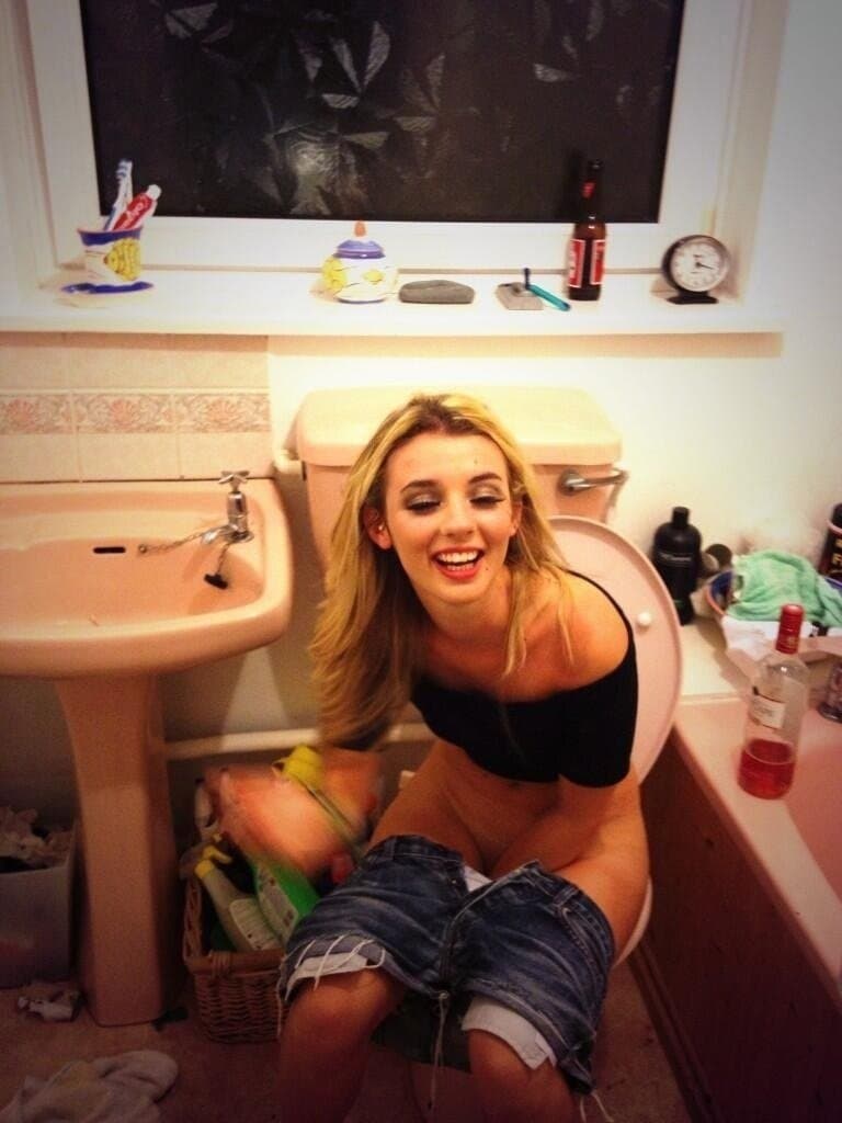 Pissing girls ❤️❤️