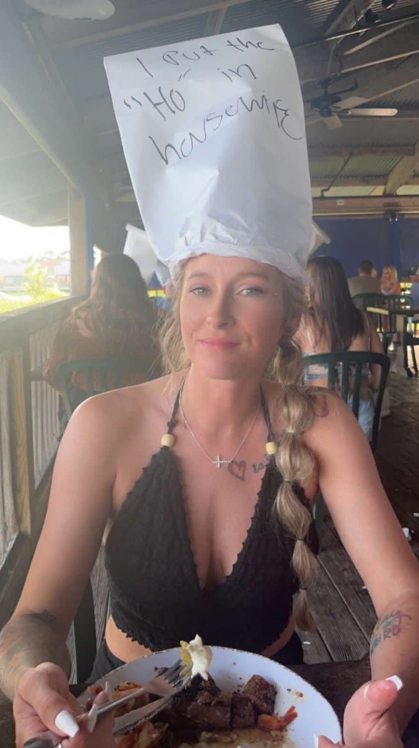 My friends hot mom I stroke to way too much… who wants to chat stroke and cum to the bitch?!