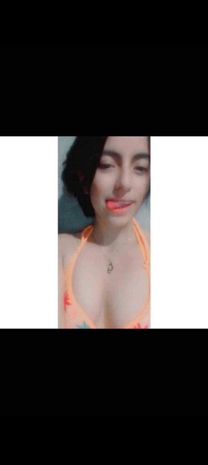 Mi cara cuando veo,un anciano de 50a80 años  orinando en la calle y veo su pene y me da hambre