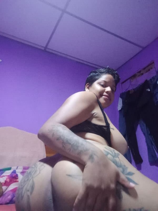 Hermanastra me envía fotos por error??