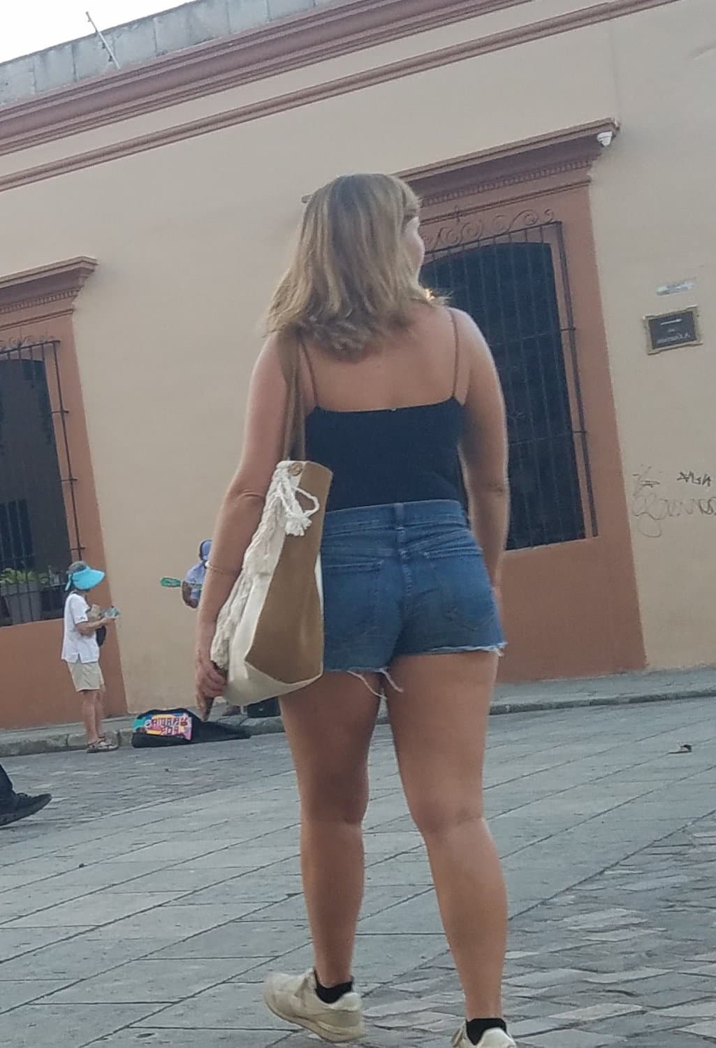 blondie in short (nice legs)