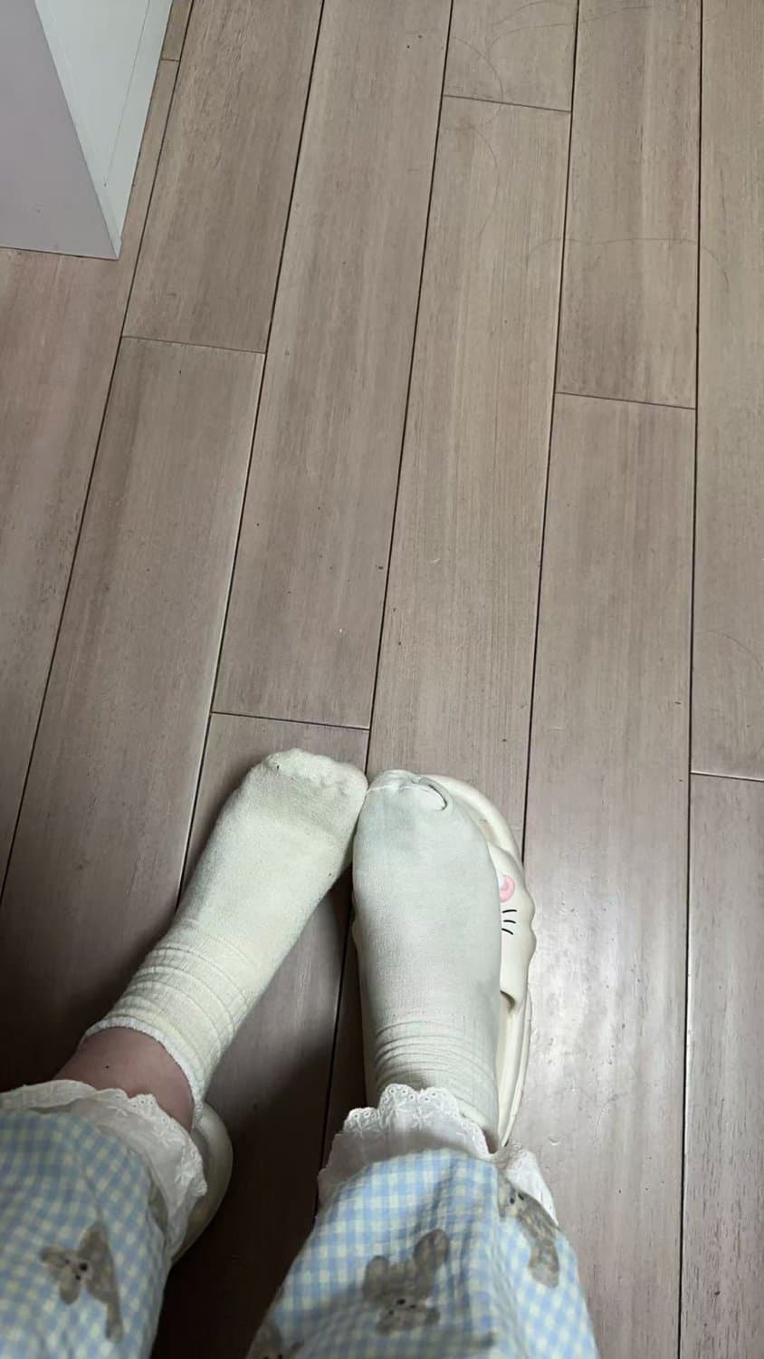 Asian feet / socks and cum filled shoes