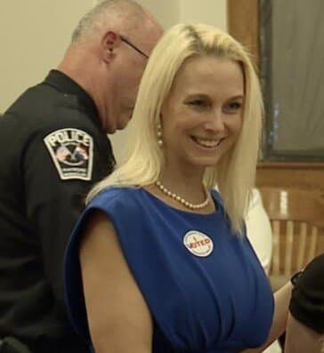 Cast your vote for the best tits at Mardi Gras from this busty j u d g e!