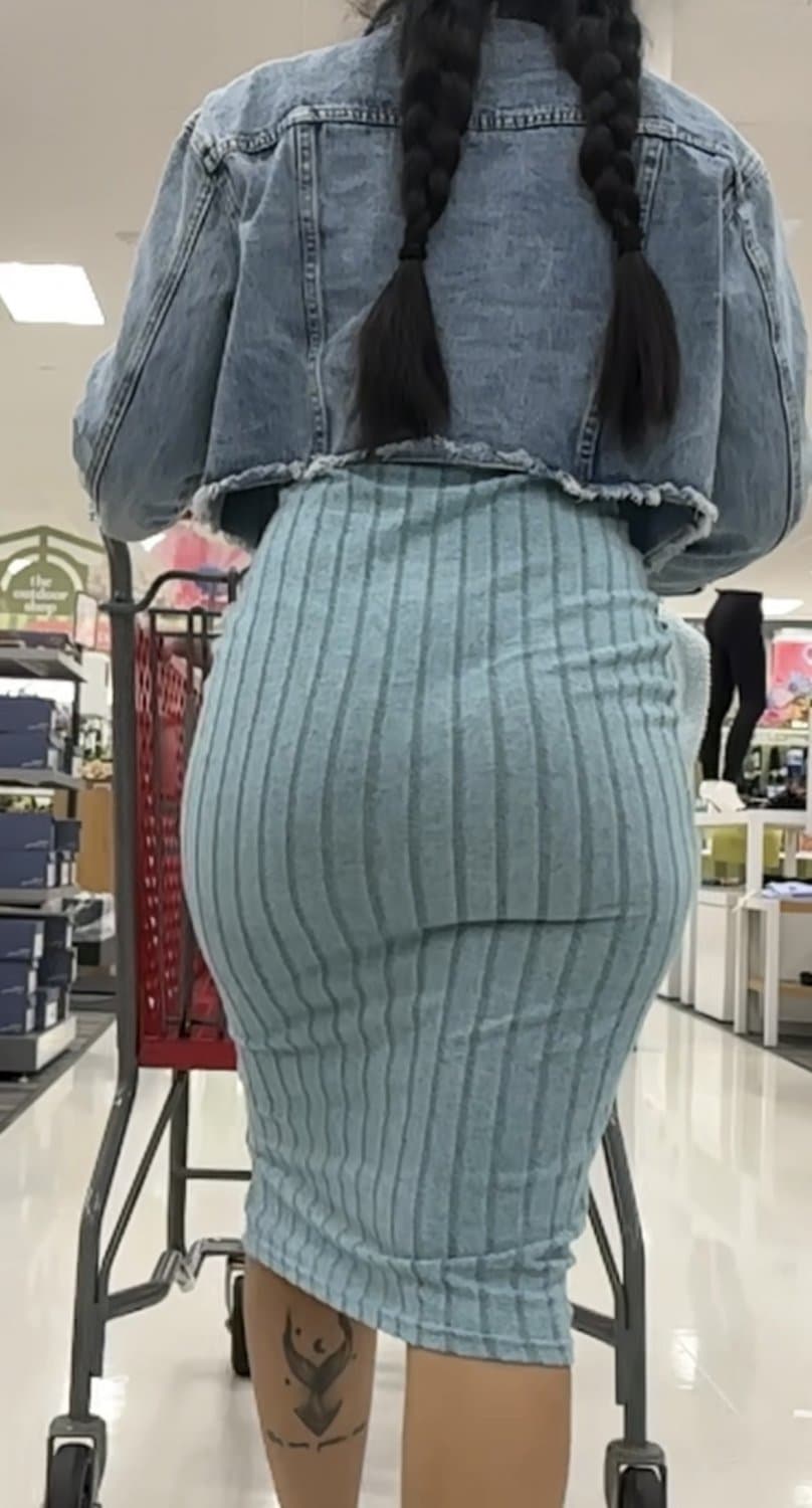 Candid booty in blue skirt walk/shake