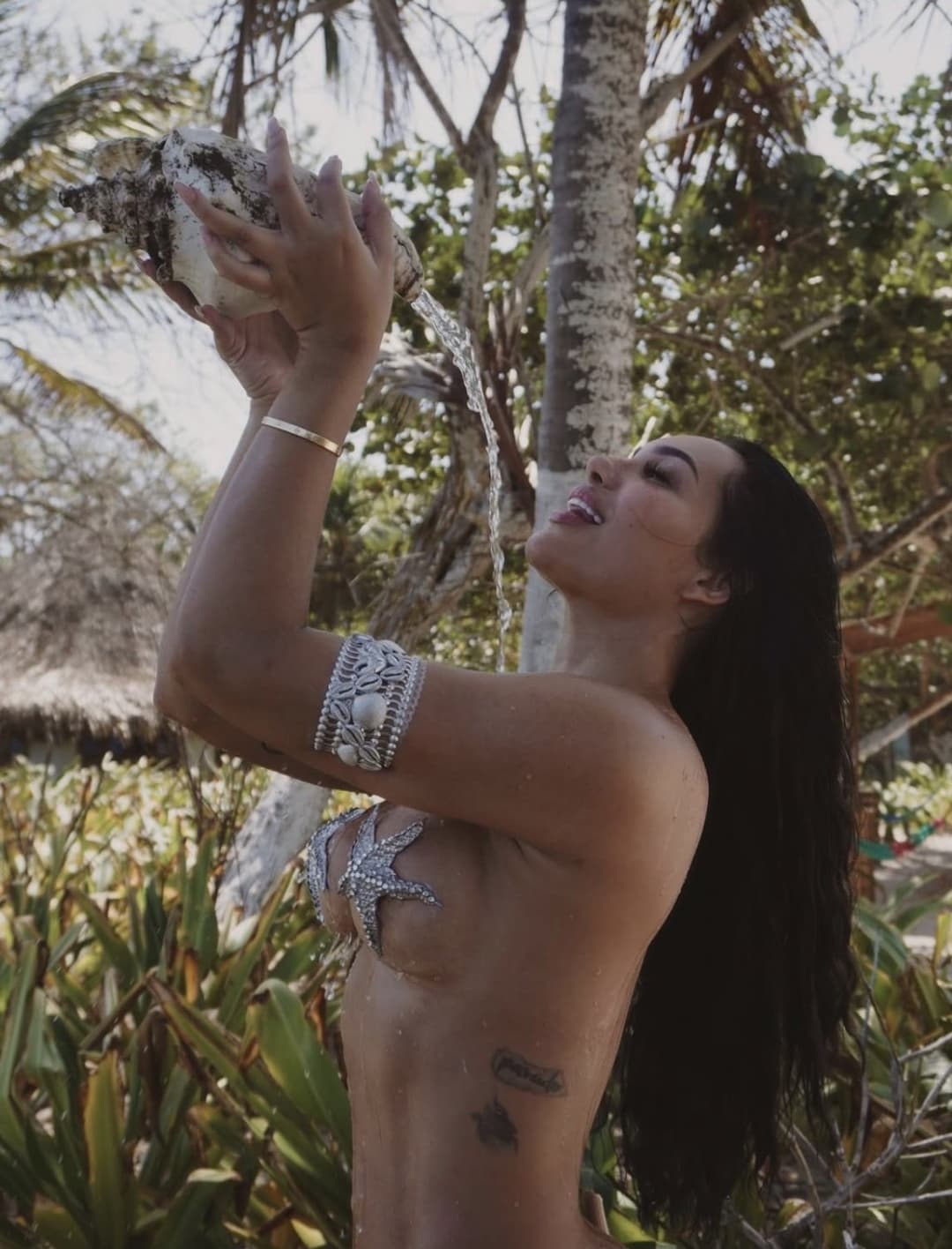 Click to view full size Colombian girl Valdiri