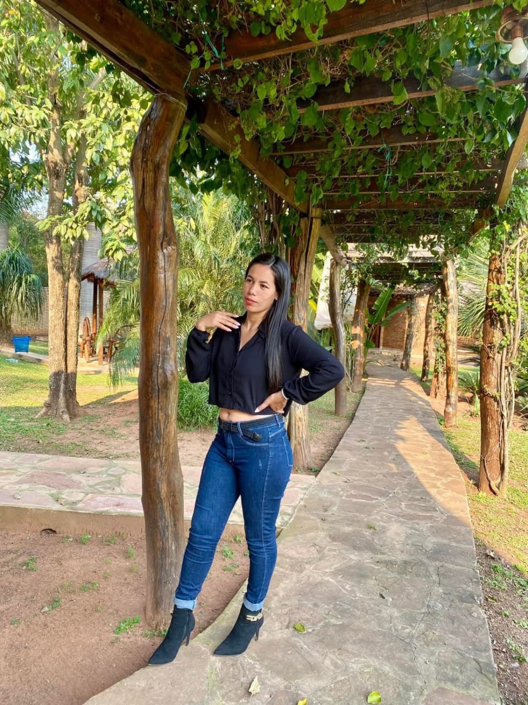 Mi Hermanastra paraguaya villera y ninfomana