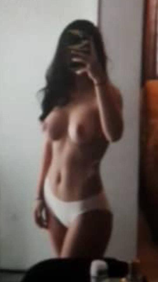 Desi South Indian Rich Very Beautiful Cute Instagram Influencer Homemade Full Nude Show Selfie