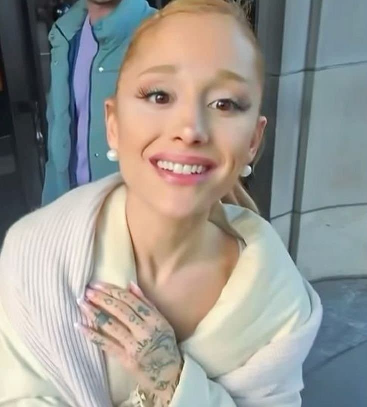 Ariana Grande is my favourite and only porn ??