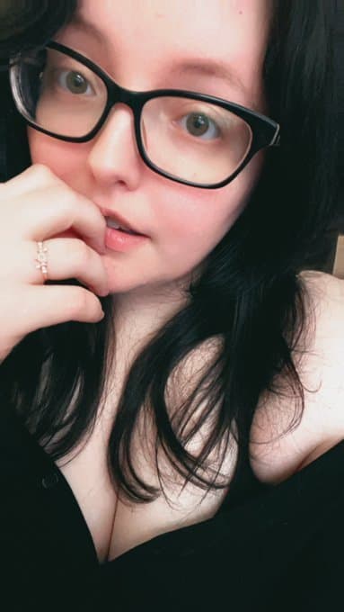 Kittenblushes on snapchat wants to be a permanent webslut. She wants to be shared and scared