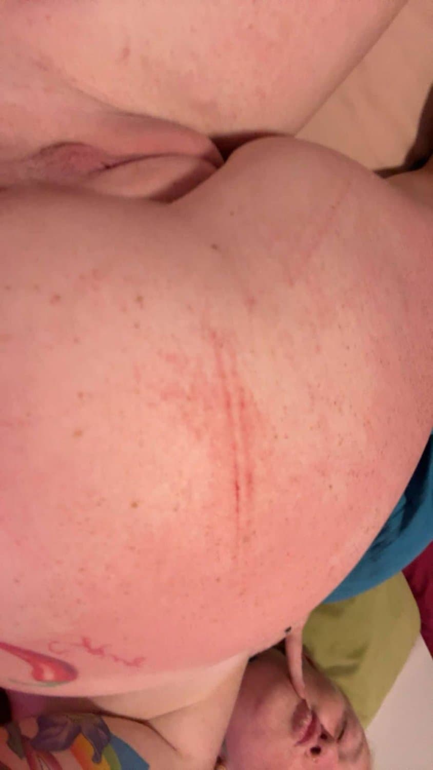 Click to view full size White freckled whore pussy play ?