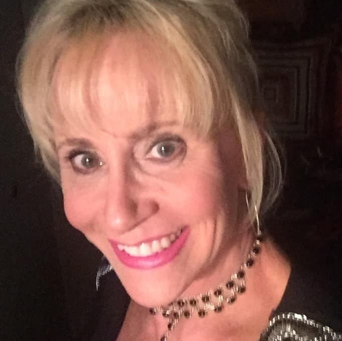 Lynn was happy to add her pussy to the collection of pussies guys were filming at mardi gras