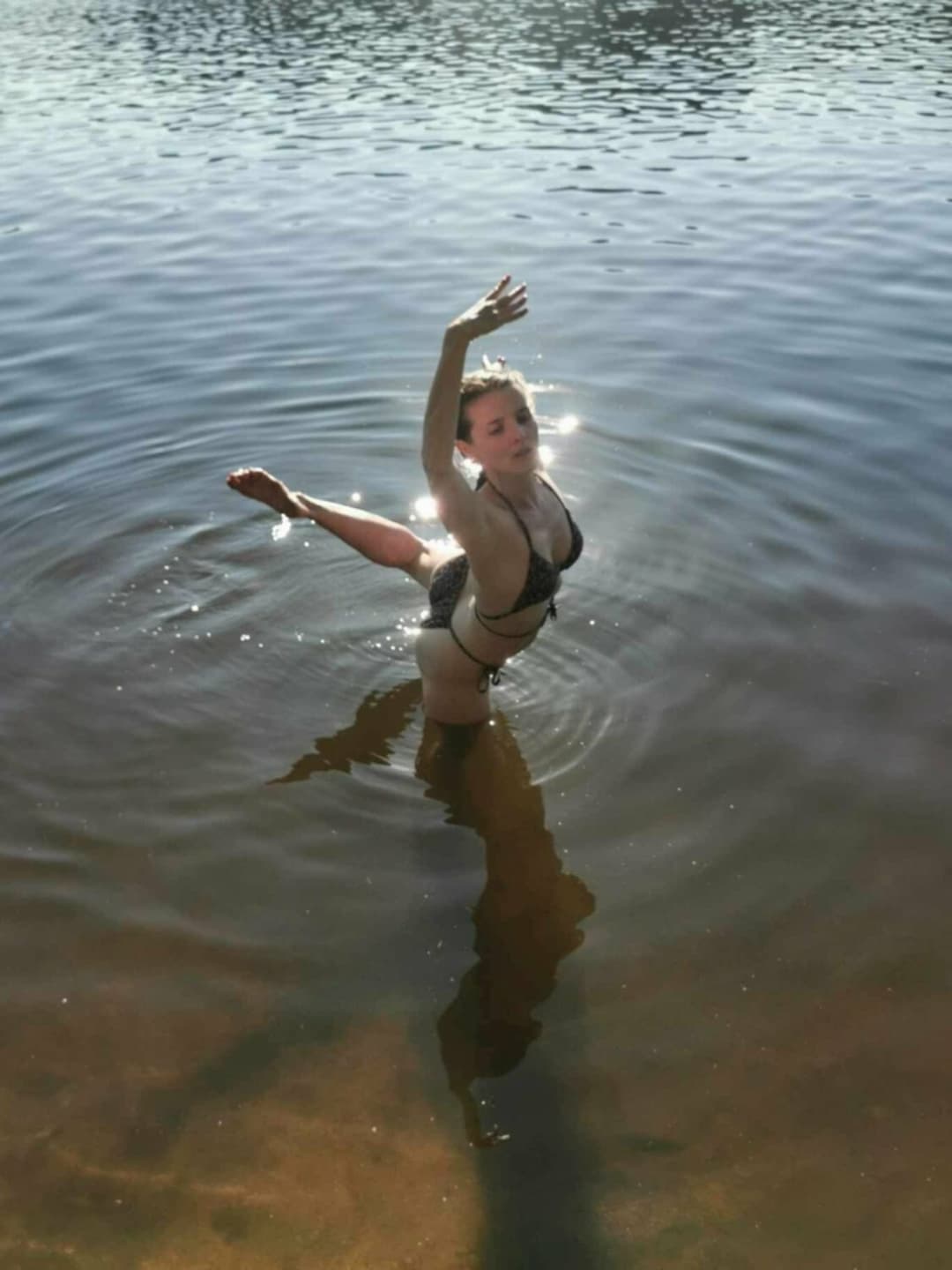 Alexia aime se montrer