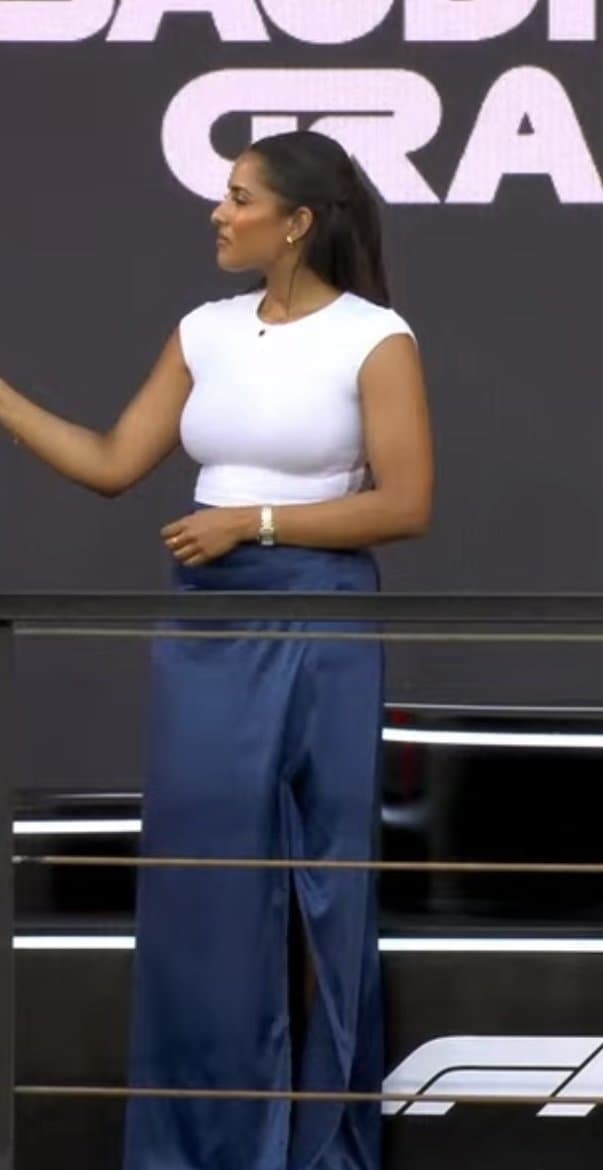 Brown whore loves flaunting her curry cannons on stage. Yeah shake those brown tits you slutty cunt