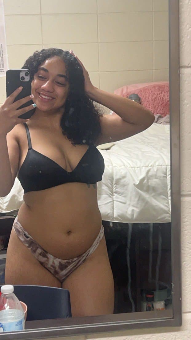 Curly head Afro Latina gold digger