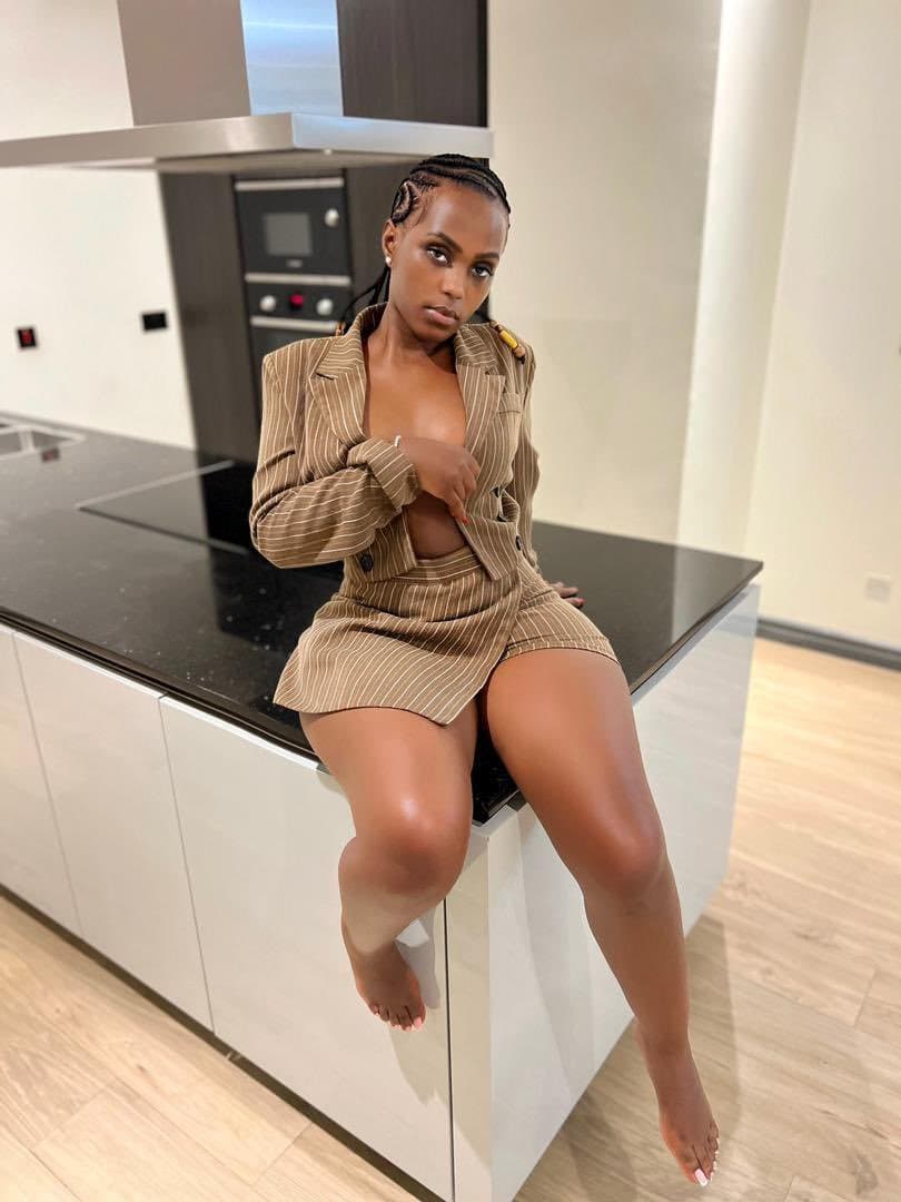 Popular Ugandan Female Musician “Gloria Bugie” Nude Photo Trends On Social Media (+18 Only