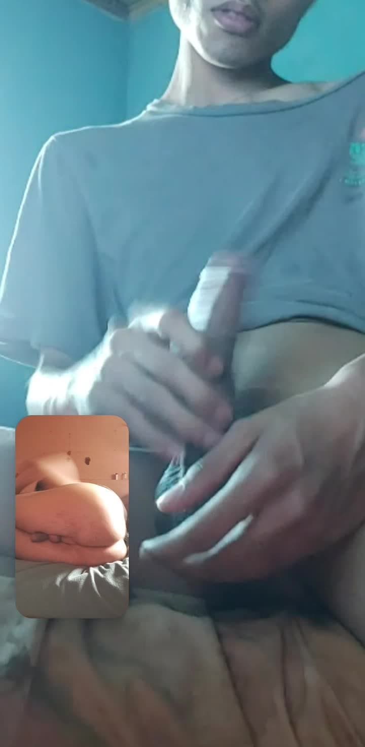 whiteboi following orders in spanish from a stranger on ig video call