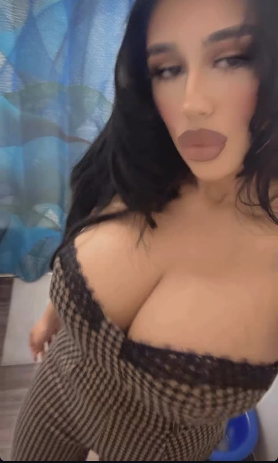 Sexy big tit Latina milf