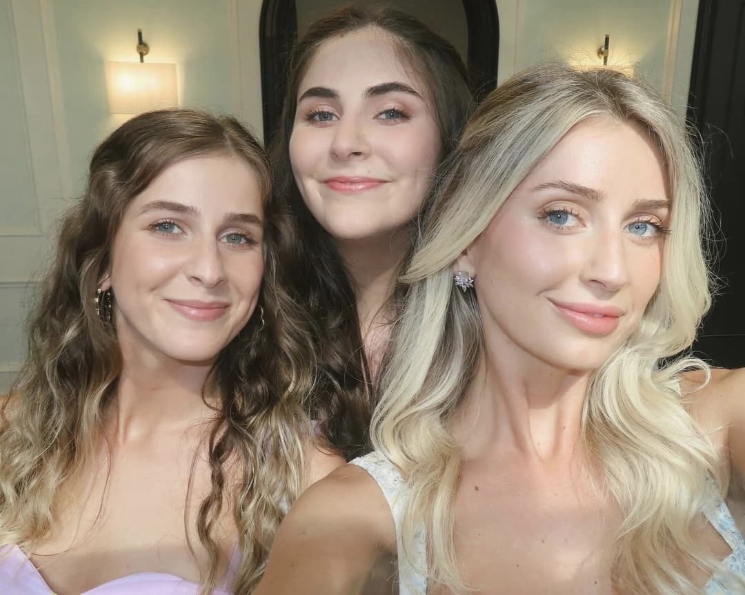 Click to view full size Irl snowbunny webslut Madisen is joined by her MILF mom Melissa and sexy sister Lindsey + ai. Dm/kik