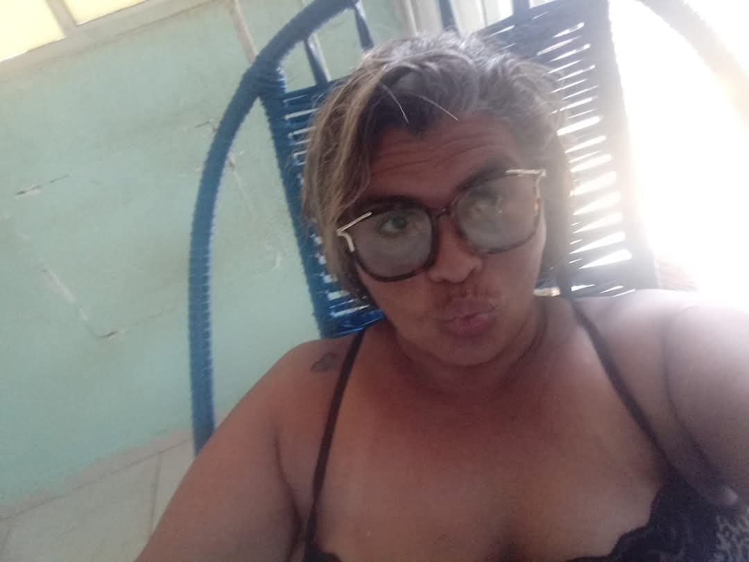 Fabiana velha deliciosa da buceta gigante e faminta por pau grande e cheio de porra !!!