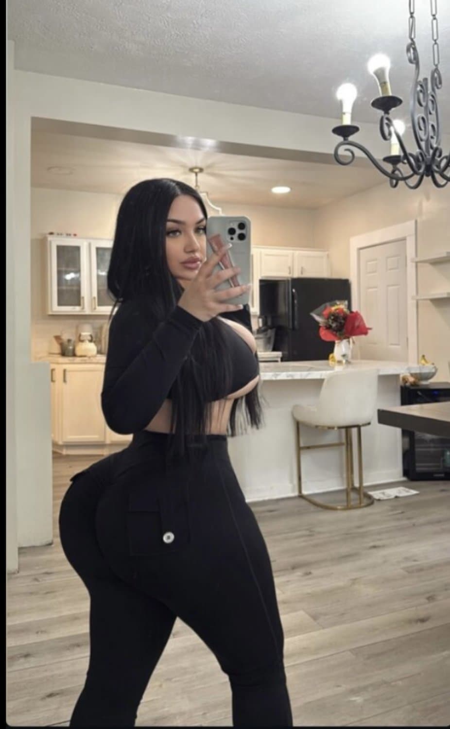 Lul babys is back if u from chi u know diz lil mama ya fuk wid her more on the bbw side or slim thic