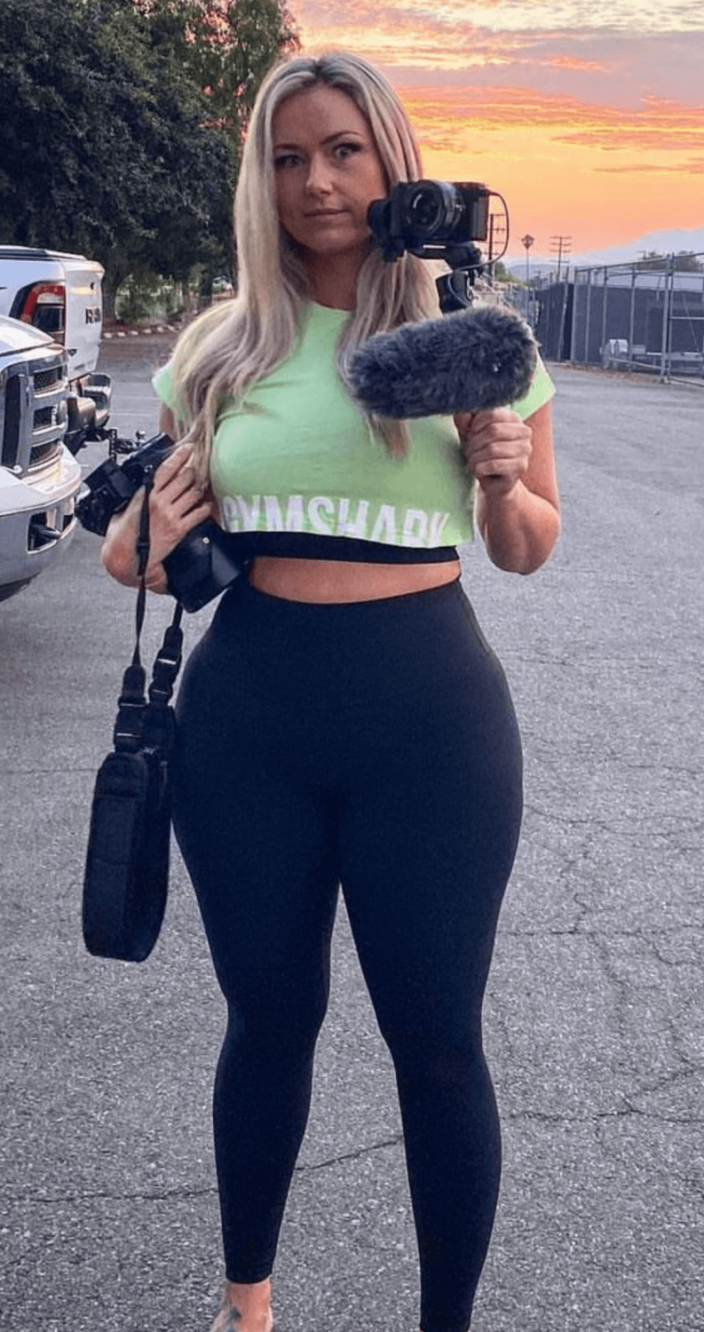 Beautiful thick blonde mechanic slut pt 2