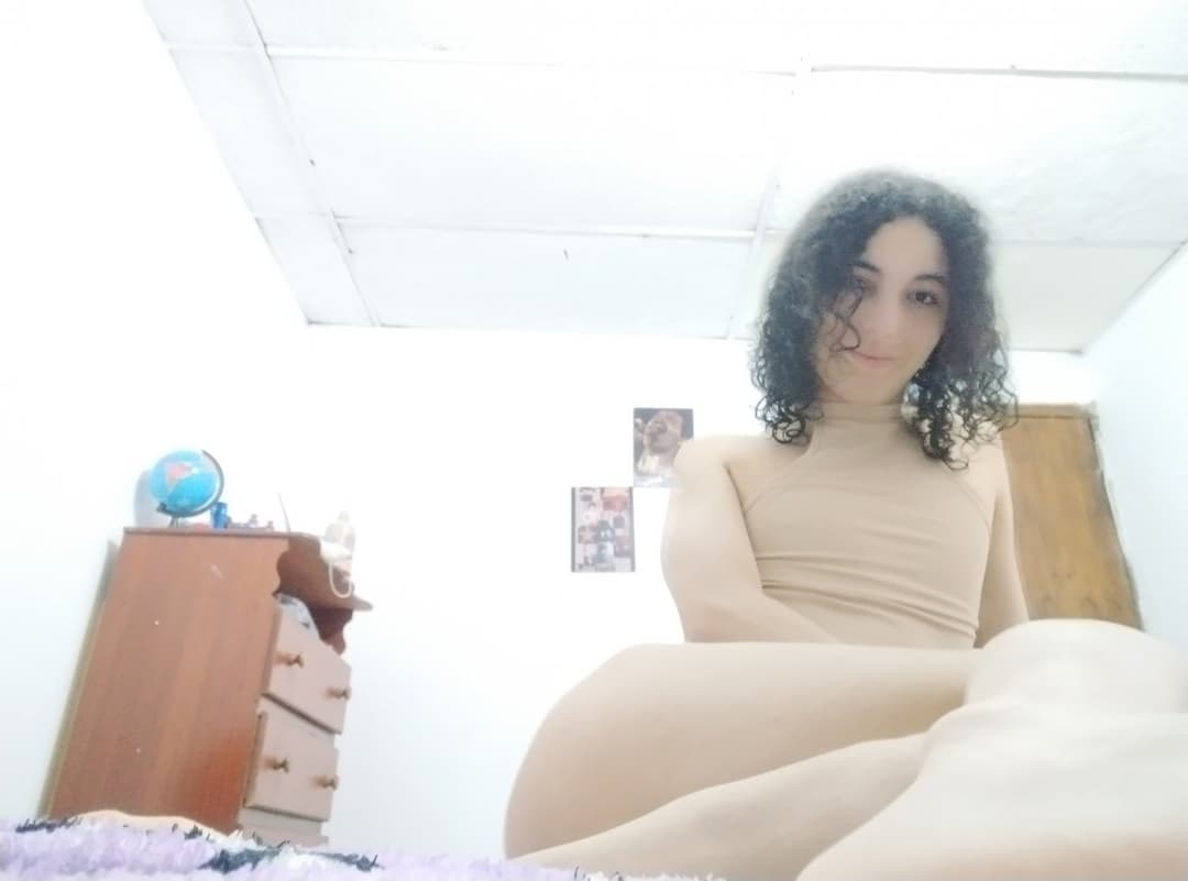 Open my legs and give me pleasure with your tongue ????