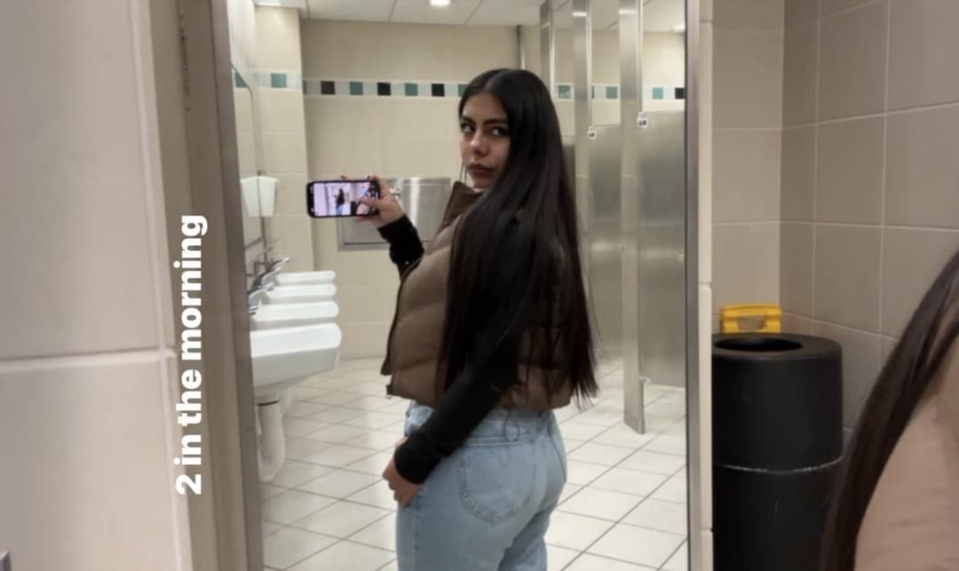 She used to fuck for weed lol 23 year old slut is a single mom from Chicago. I miss her footjobs