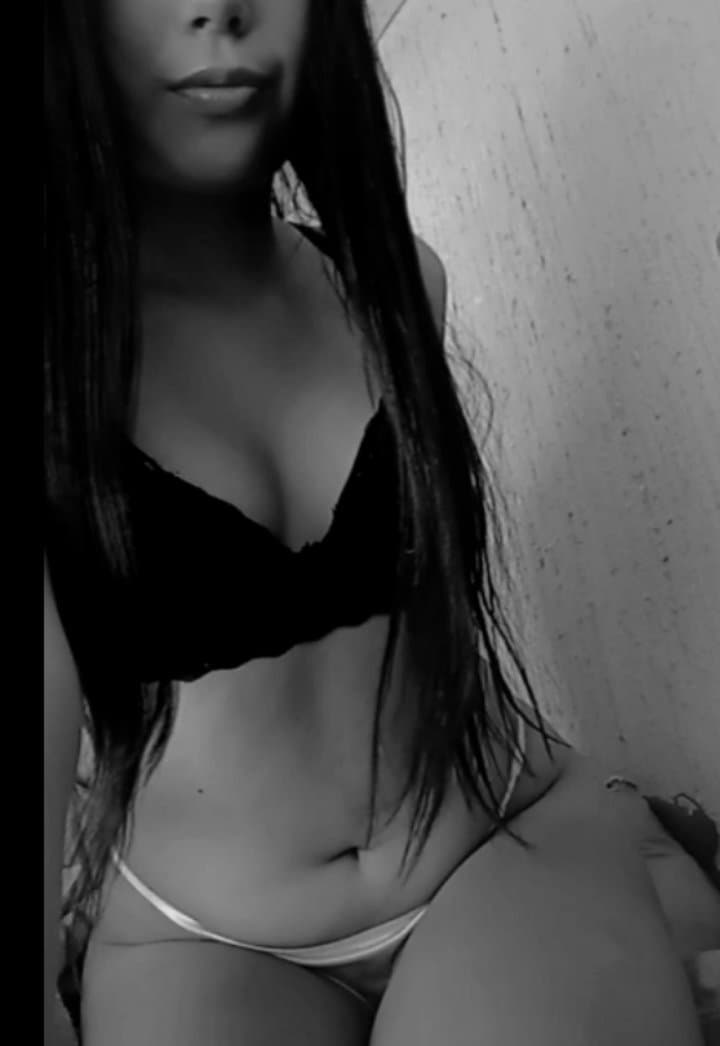 APORTE DE UN SEGUIDOR  Ass spreading, open ass,  winking,  doggy,  teen , brunet. Abriéndose el culo