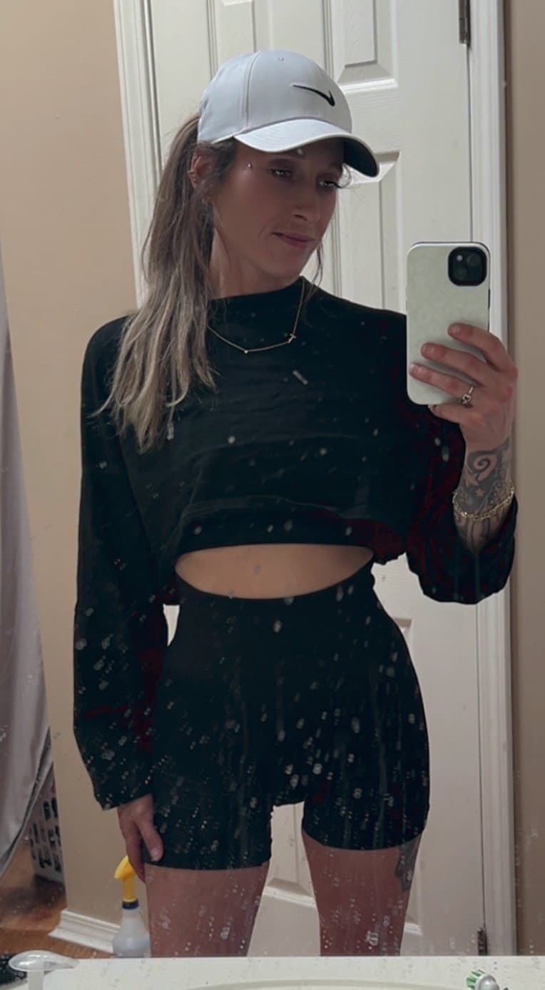 My friends hot mom I stroke to way too much… who wants to chat stroke and cum to the bitch?!