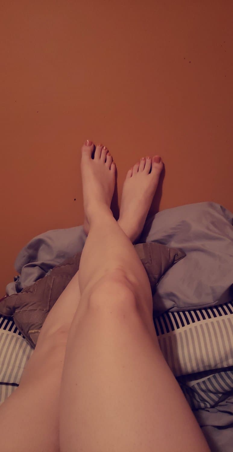 Sissy Austin Grimes Shows Off Feminized Feet!