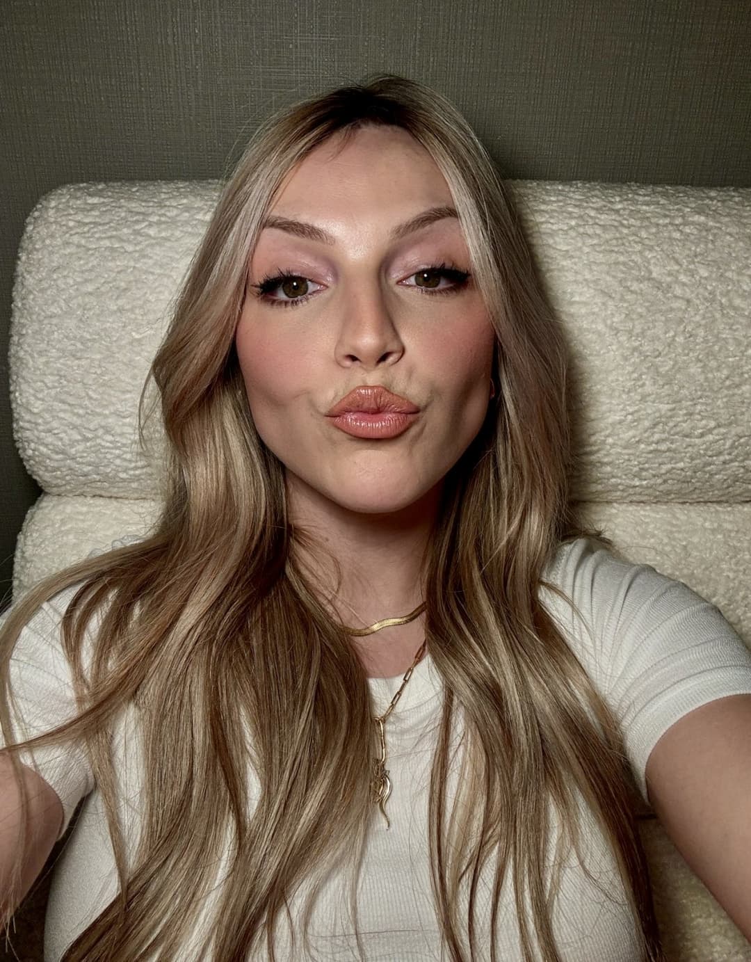 Click to view full size Slutty irl pawg had a perfect face for multiple cocks to ejaculate all over itn