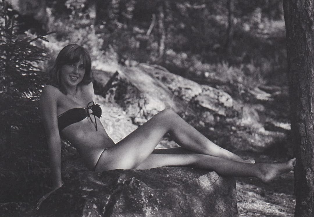 18 years young hot and ready for fucking...nice pussy crack ready to be opened