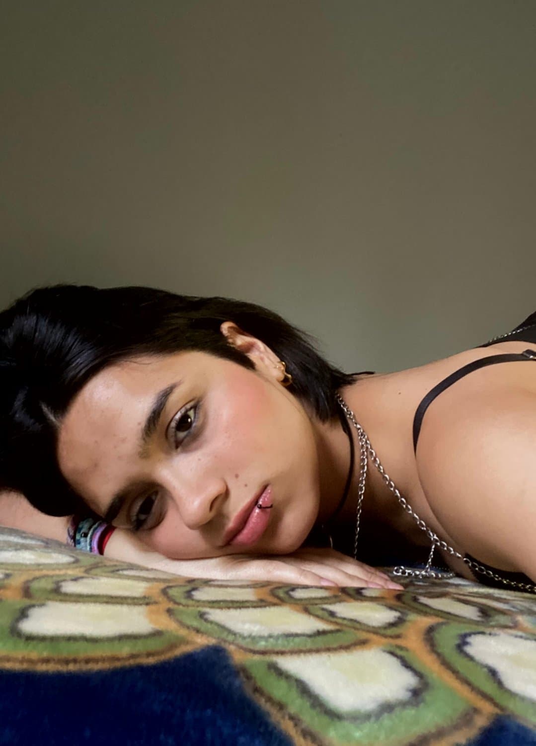 Eyes that tease… lips that tempt