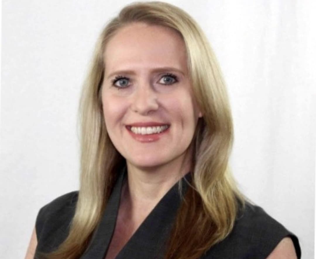 Biotech researcher drew a crowd when she reluctantly flashed her massive titties in public on camera