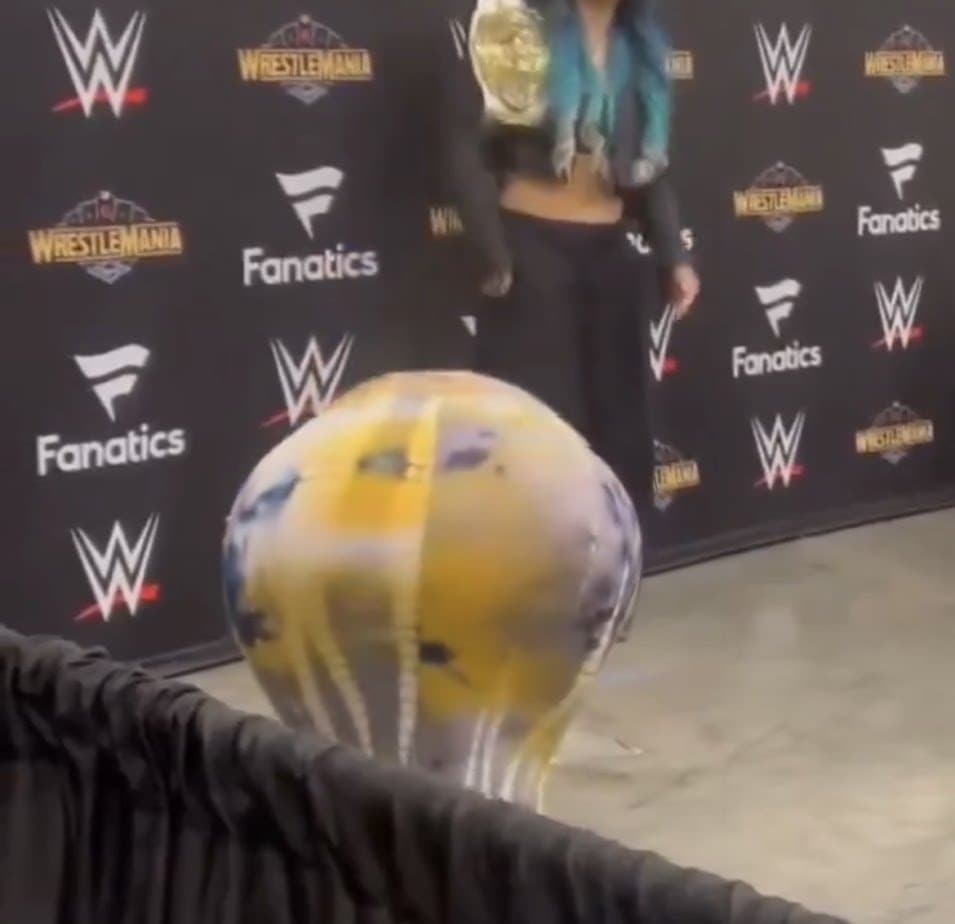 Click to view full size Message me if you want to see the very pervy pics I took of Bayley here...