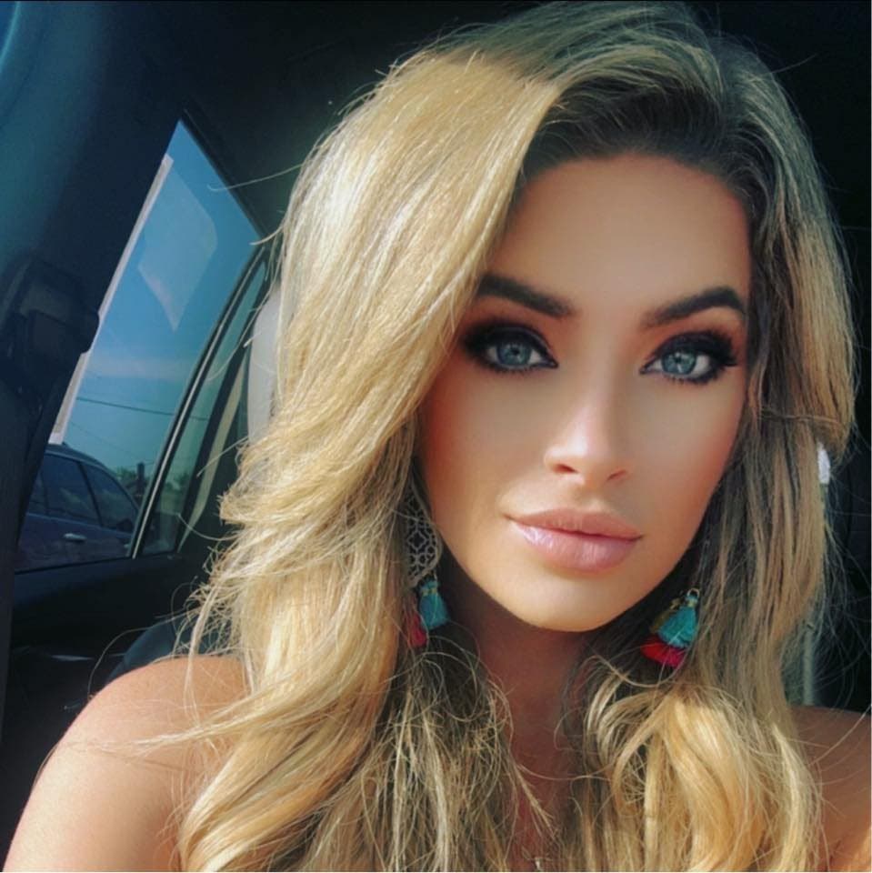 Two girls live out their dream of getting naked and making out with each other on the G G W bus