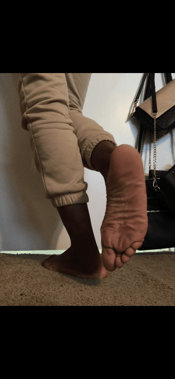 BRI AKA BBYG1r thebnecole HAS THE PRETTIEST FEET IN THE WORLD!!