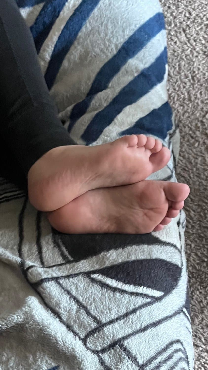 cousin 19 gets ropes on her soles