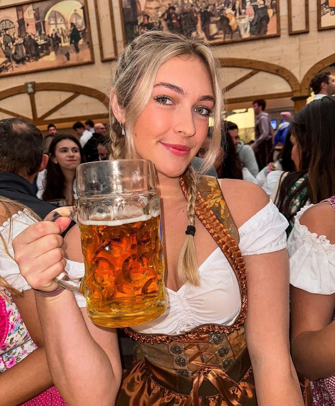 Stunning blonde bodybuilder with a tight, fit, and sexy body