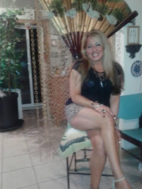 Sexy wife legs , mature white milf mom