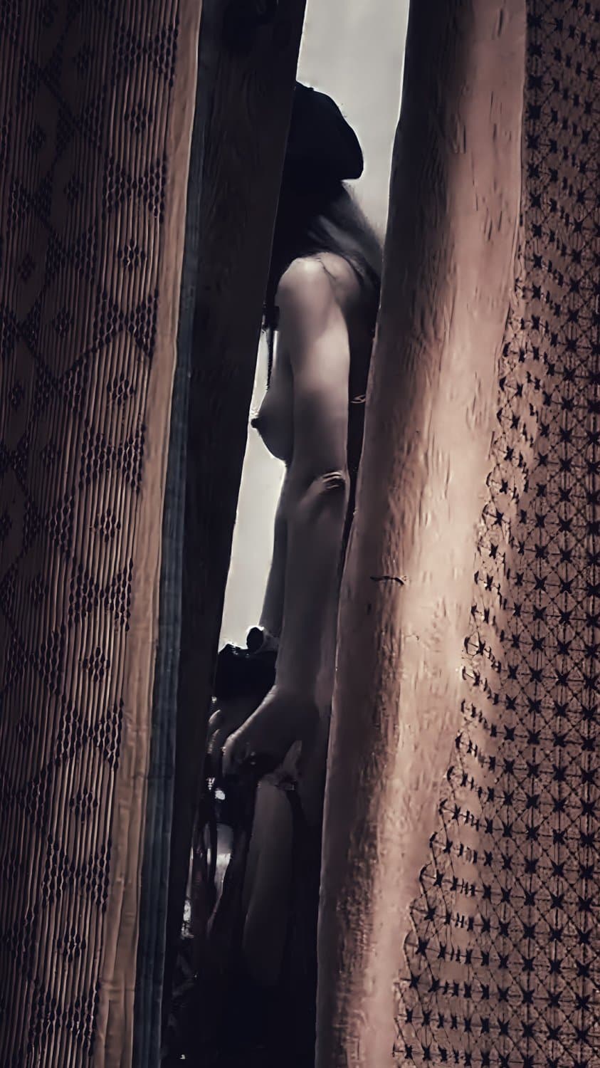 I let my friend peek while changing clothes in store